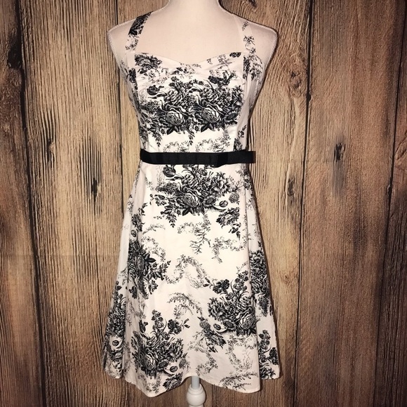 CITY TRIANGLES B&W FLORAL DRESS SIZE 9 - Picture 1 of 6
